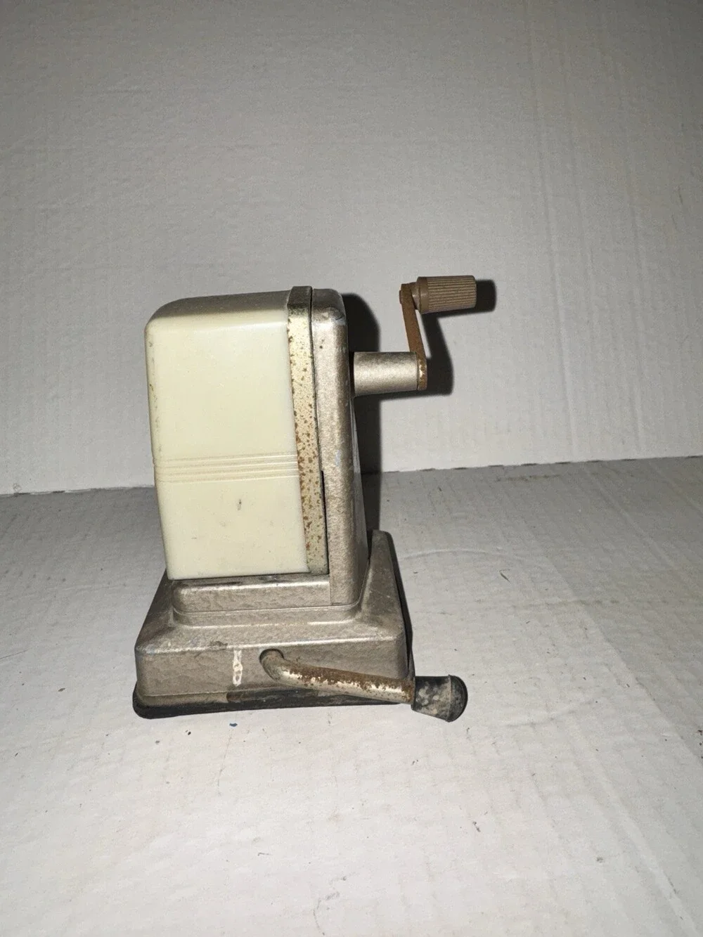 Vintage Boston Vacuumette Pencil Sharpener Hand Crank Suction Base Cream USA
